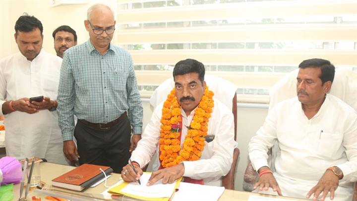 डॉ. पाल ने मॉ अहिल्या देवी कल्याण बोर्ड के अध्यक्ष का पदभार ग्रहण किया